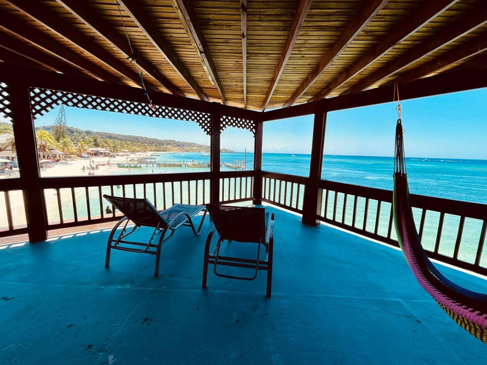 Fosters West Bay Resort Extérieur photo