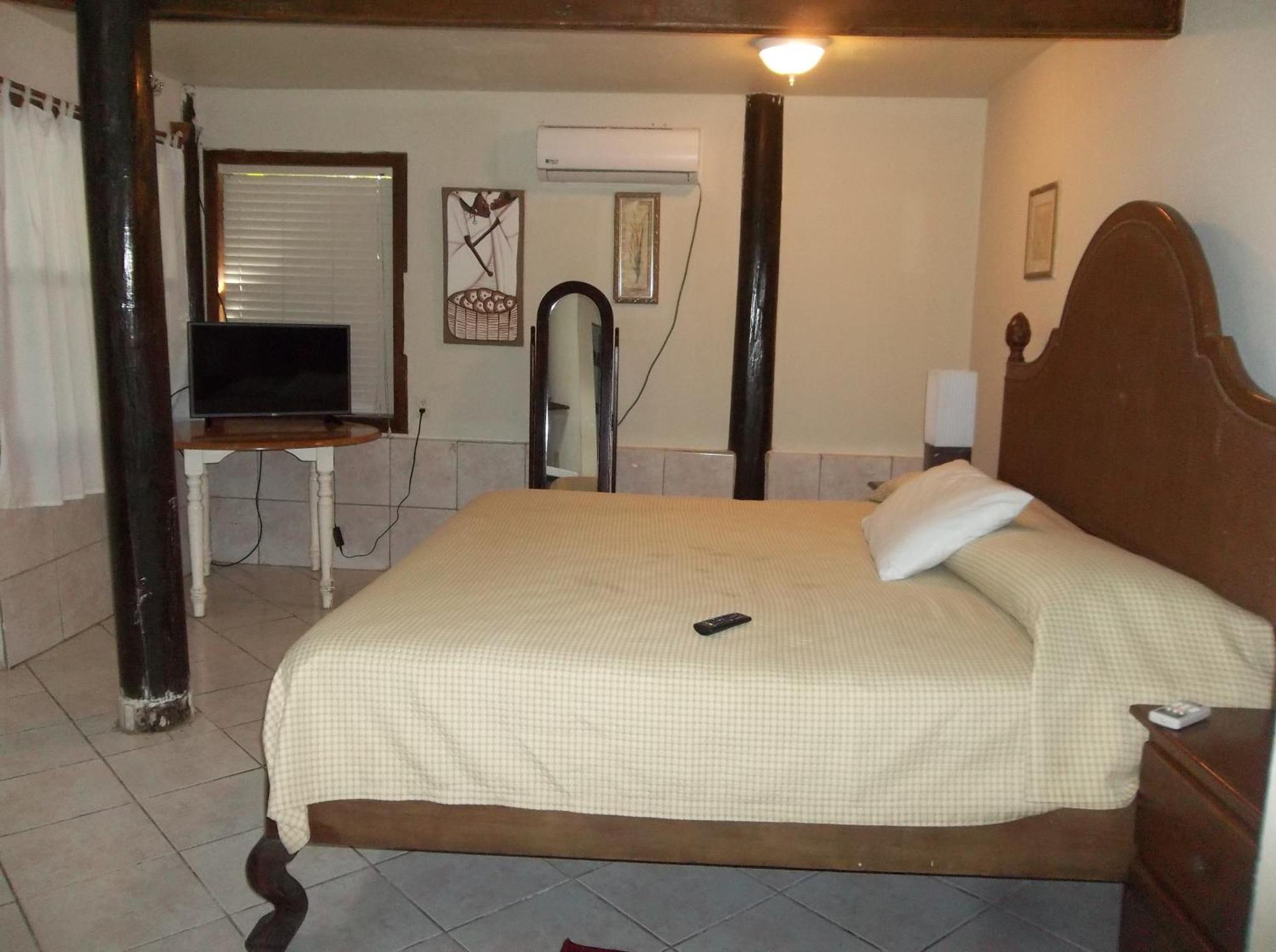 Fosters West Bay Resort Extérieur photo