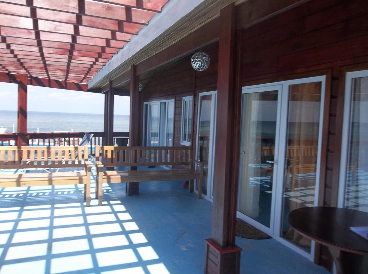 Fosters West Bay Resort Extérieur photo