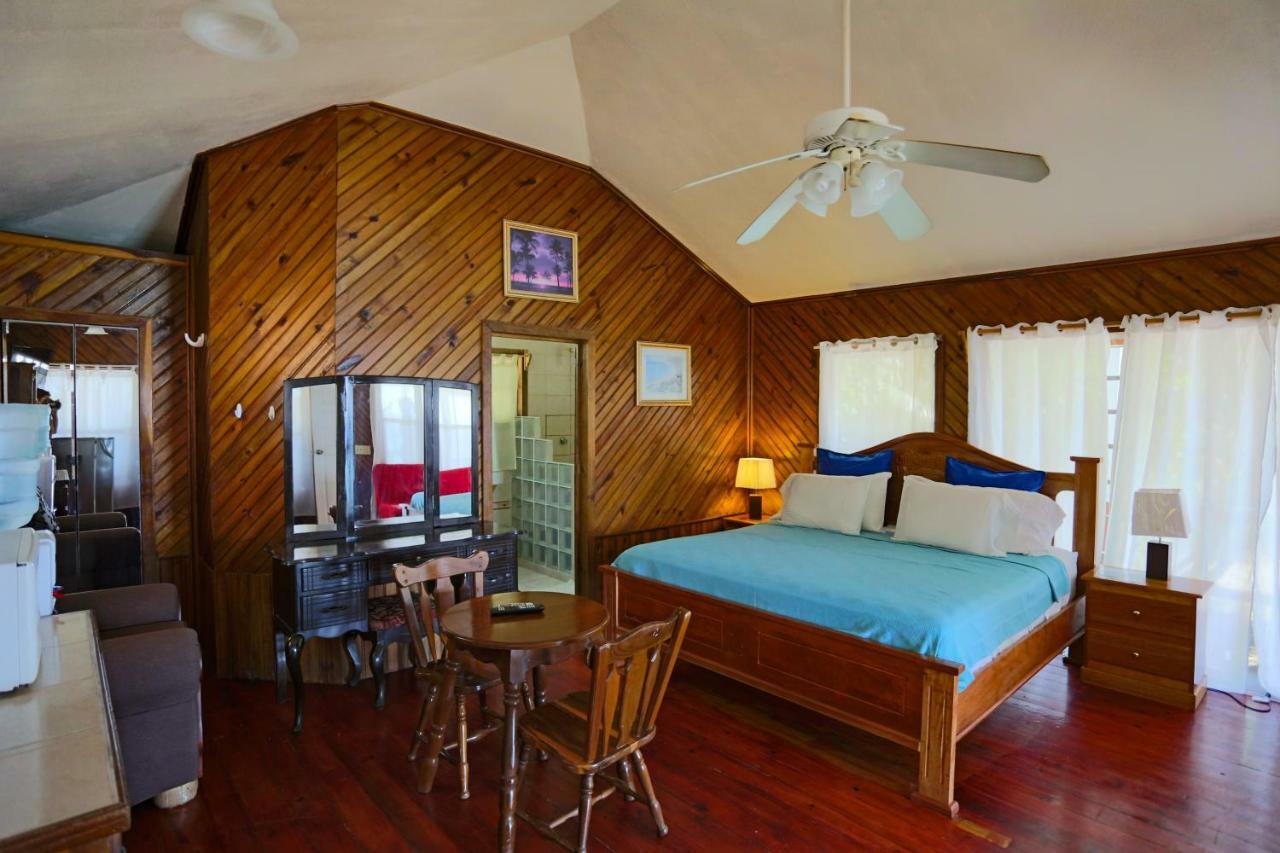 Fosters West Bay Resort Extérieur photo