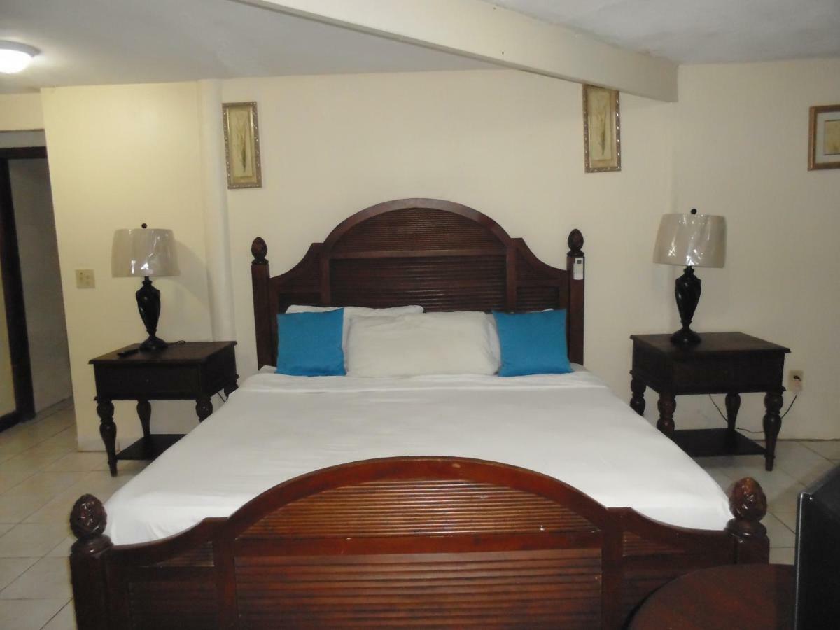 Fosters West Bay Resort Extérieur photo