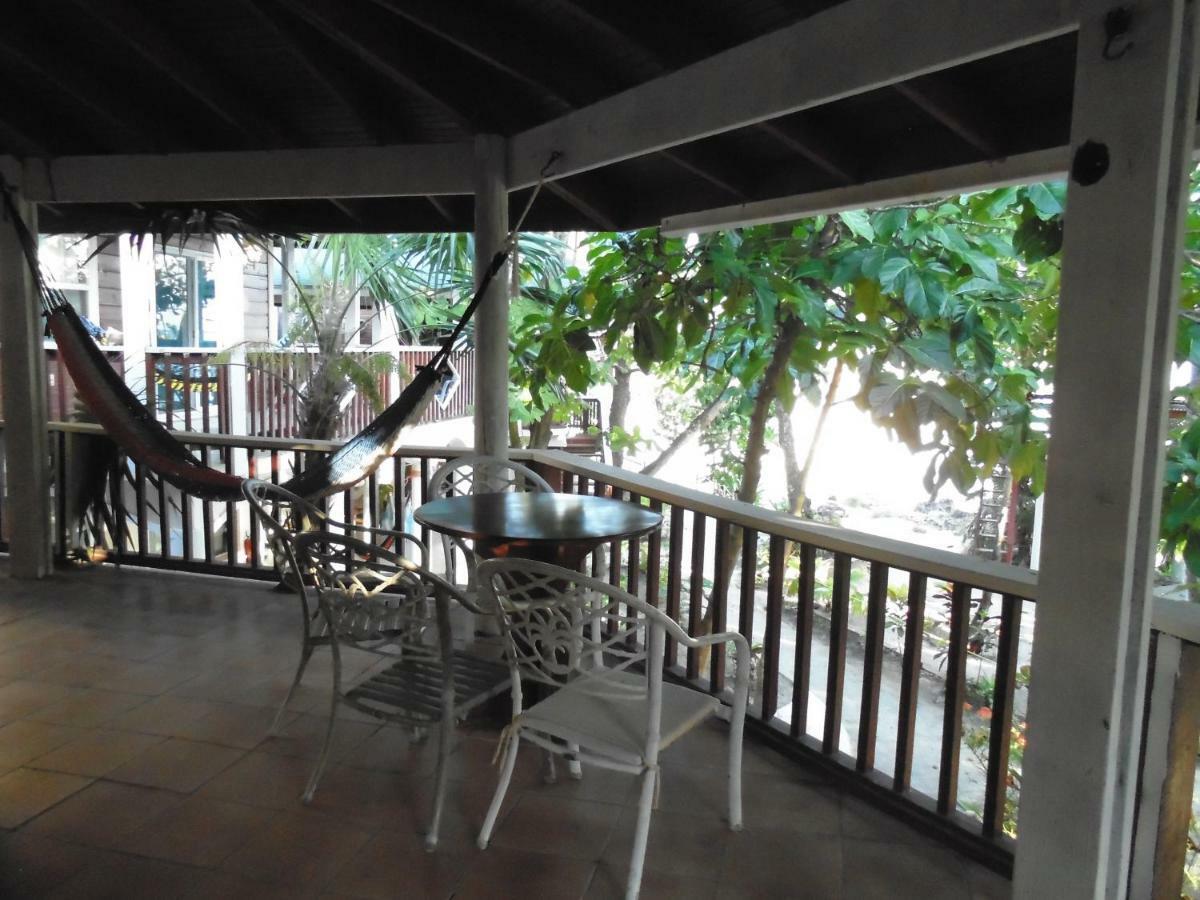 Fosters West Bay Resort Extérieur photo